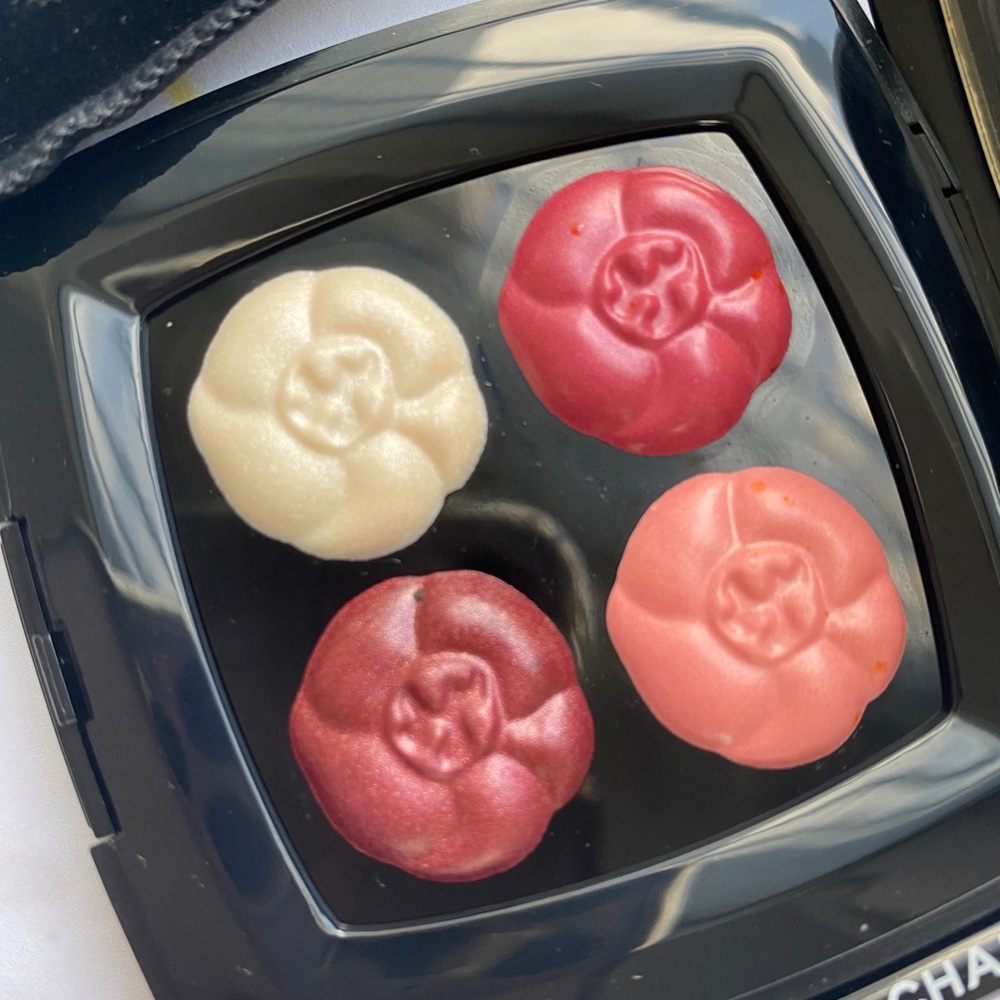 Chanel 4 camelias lip